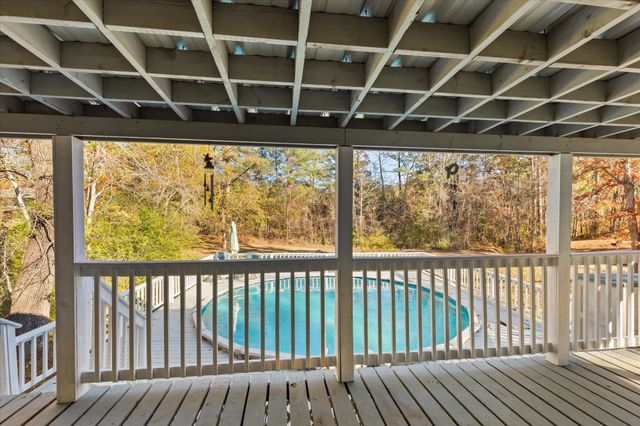 123 Leigh Ln, White Oak, TX 75693