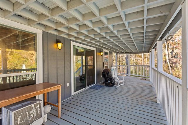 123 Leigh Ln, White Oak, TX 75693