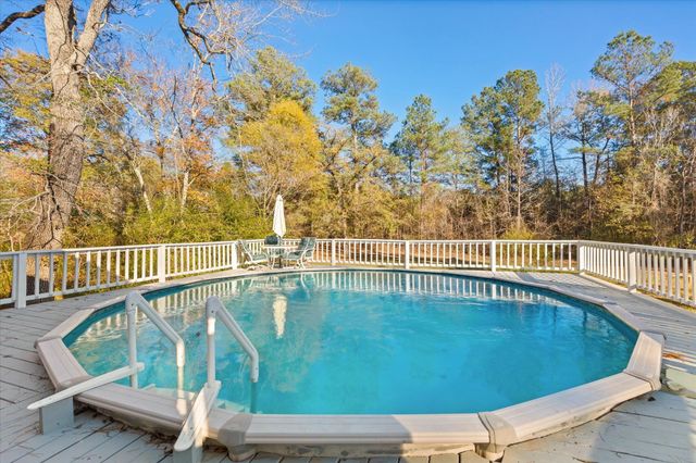 123 Leigh Ln, White Oak, TX 75693