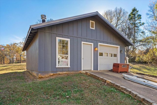 123 Leigh Ln, White Oak, TX 75693