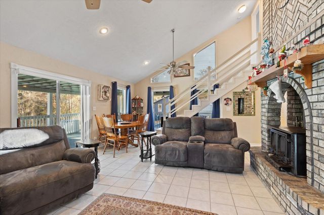 123 Leigh Ln, White Oak, TX 75693