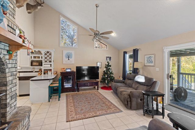 123 Leigh Ln, White Oak, TX 75693