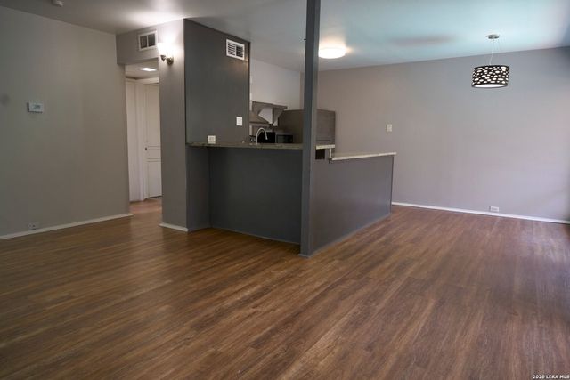 133 Parland Pl Apt 5, San Antonio, TX 78209