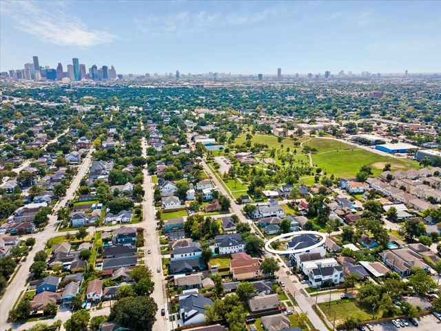 1211 Northwood Street, Houston, TX 77009