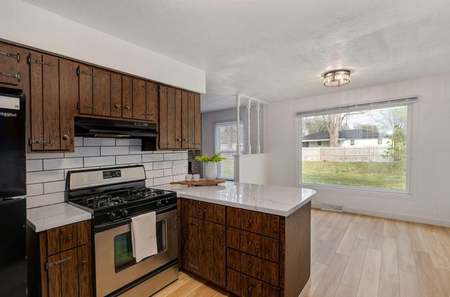 2532 S Fort Avenue, Springfield, MO 65807