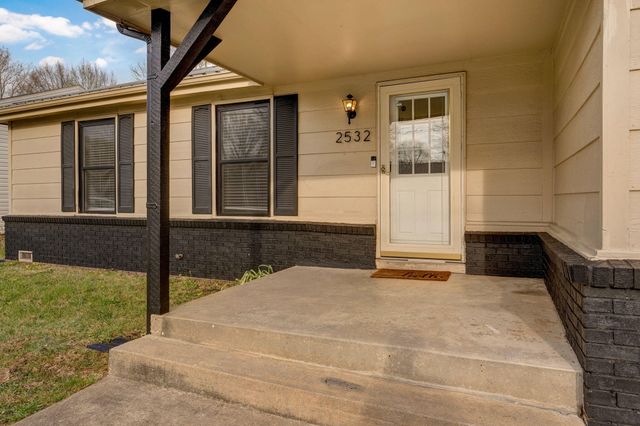 2532 S Fort Avenue, Springfield, MO 65807
