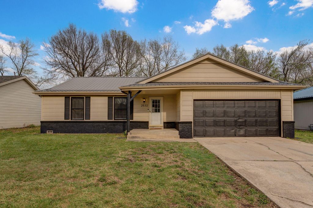 2532 S Fort Avenue, Springfield, MO 65807