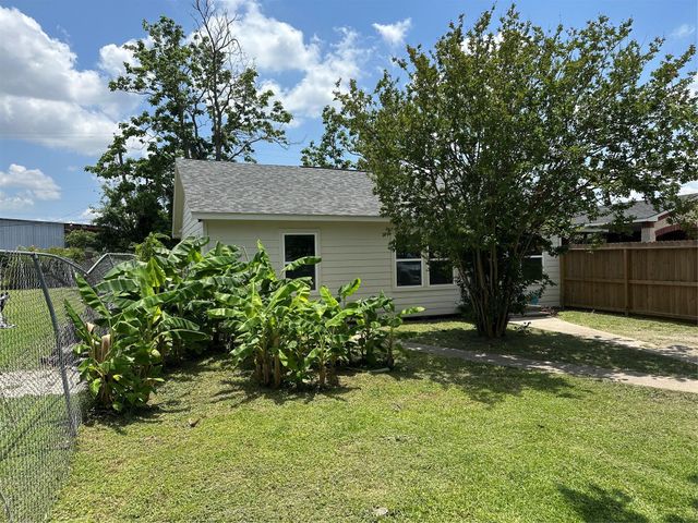 820 Bennington Street A, Houston, TX 77022