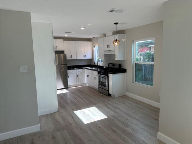 820 Bennington Street A, Houston, TX 77022