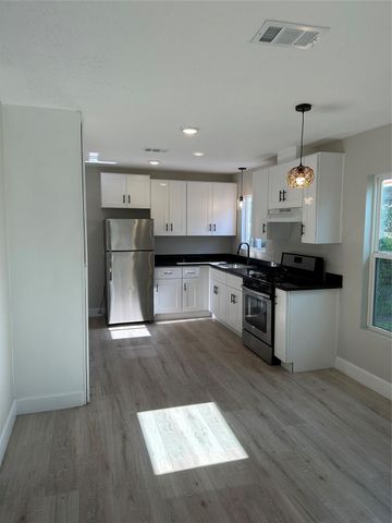 820 Bennington Street A, Houston, TX 77022
