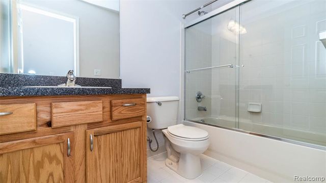 3106 Chesapeake Circle, Walled Lake, MI 48390