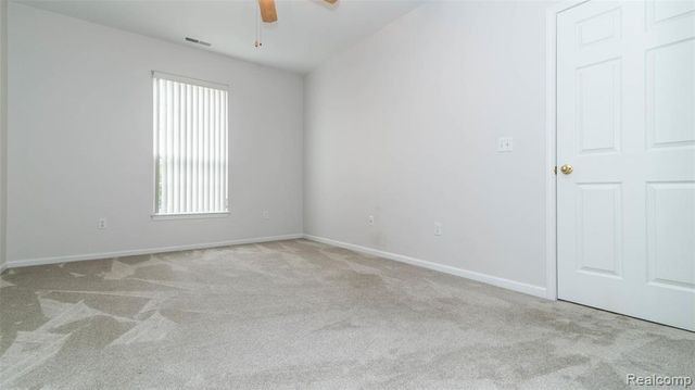 3106 Chesapeake Circle, Walled Lake, MI 48390