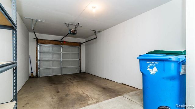 3106 Chesapeake Circle, Walled Lake, MI 48390