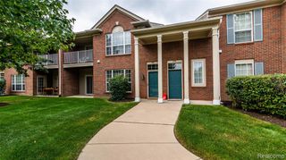 3106 Chesapeake Circle, Walled Lake, MI 48390