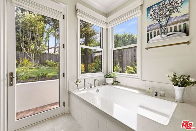 1934 Fairburn Avenue, Los Angeles, CA 90025