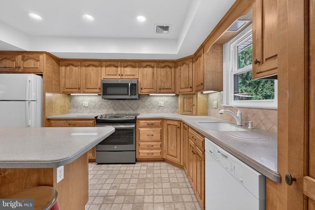 1277 S COLEBROOK RD, Manheim, PA 17545