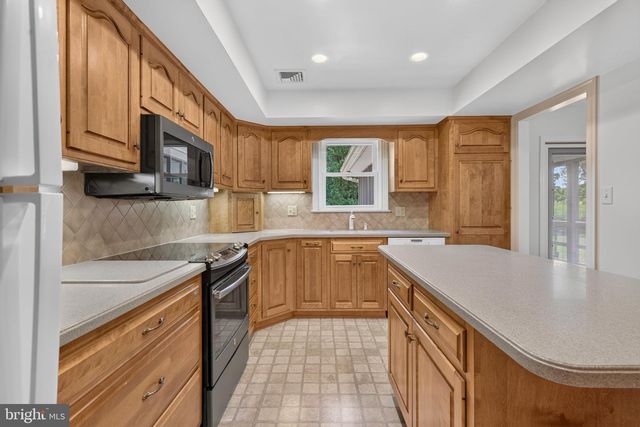1277 S COLEBROOK RD, Manheim, PA 17545