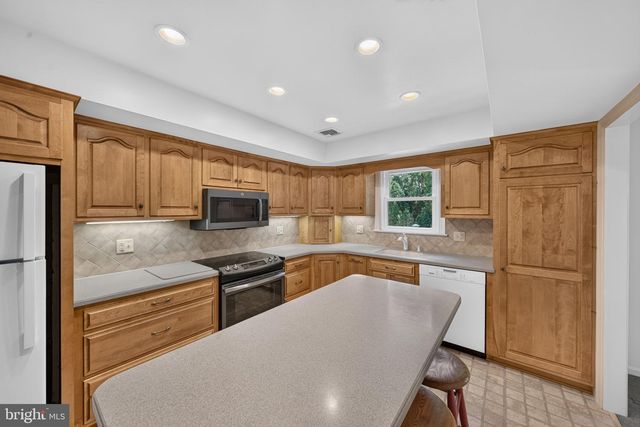 1277 S COLEBROOK RD, Manheim, PA 17545
