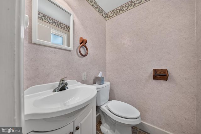 1277 S COLEBROOK RD, Manheim, PA 17545