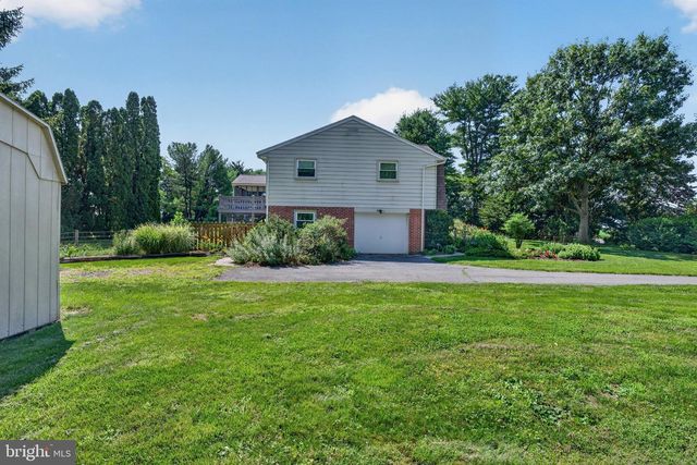 1277 S COLEBROOK RD, Manheim, PA 17545