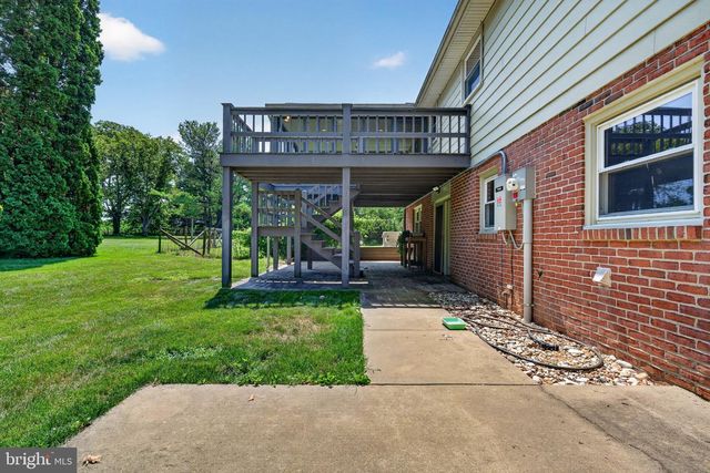1277 S COLEBROOK RD, Manheim, PA 17545