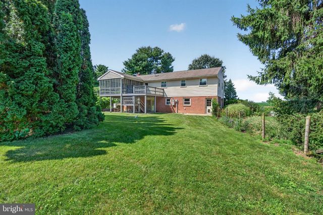 1277 S COLEBROOK RD, Manheim, PA 17545