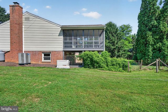 1277 S COLEBROOK RD, Manheim, PA 17545