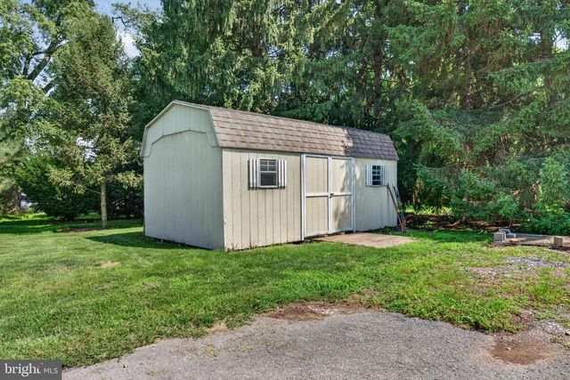 1277 S COLEBROOK RD, Manheim, PA 17545