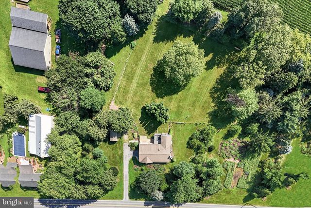1277 S COLEBROOK RD, Manheim, PA 17545