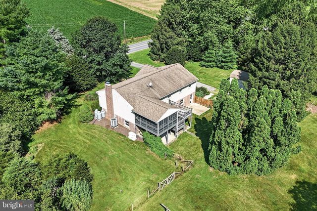 1277 S COLEBROOK RD, Manheim, PA 17545