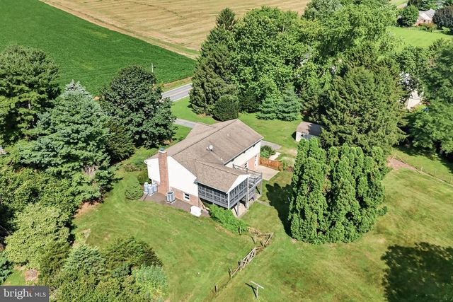1277 S COLEBROOK RD, Manheim, PA 17545