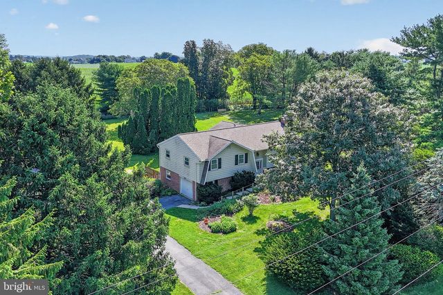 1277 S COLEBROOK RD, Manheim, PA 17545