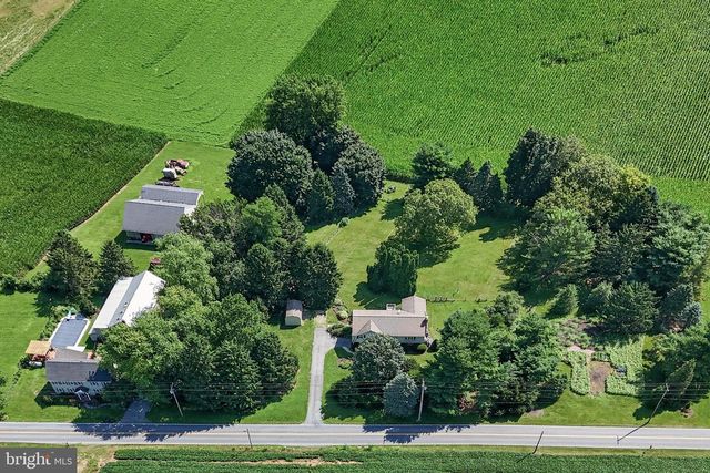 1277 S COLEBROOK RD, Manheim, PA 17545