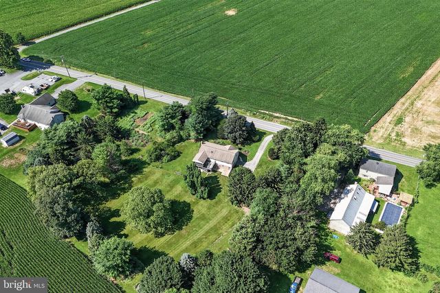 1277 S COLEBROOK RD, Manheim, PA 17545