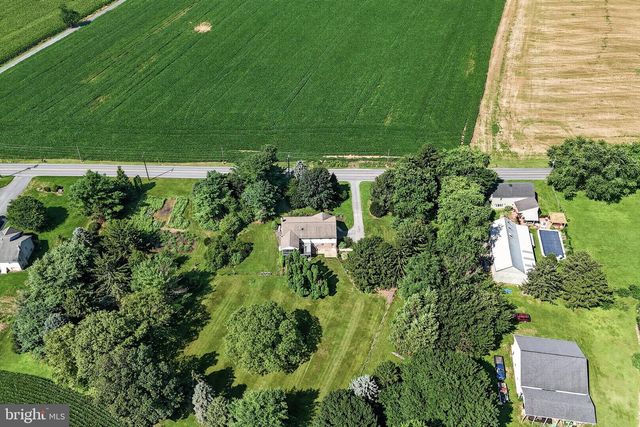 1277 S COLEBROOK RD, Manheim, PA 17545