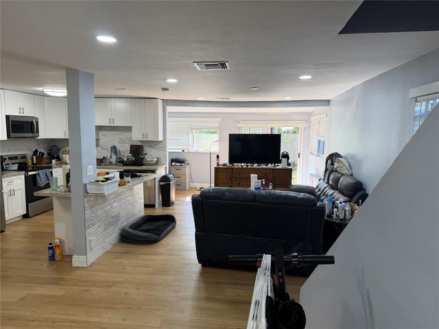 7968 SW 7TH ST, North Lauderdale, FL 33068