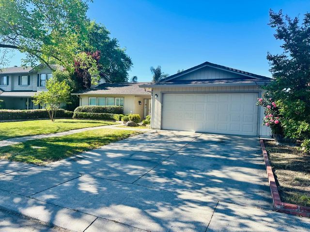 3437 Estate Dr, Stockton, CA 95209