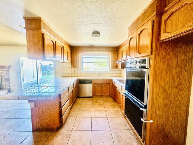 3437 Estate Dr, Stockton, CA 95209