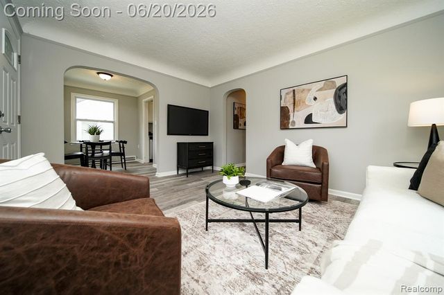 19551 Five Points Street, Redford, MI 48240