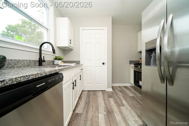 19551 Five Points Street, Redford, MI 48240