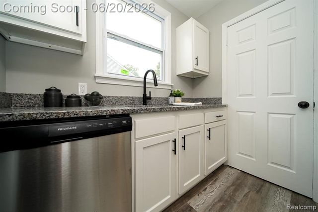 19551 Five Points Street, Redford, MI 48240