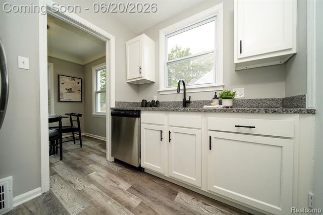 19551 Five Points Street, Redford, MI 48240