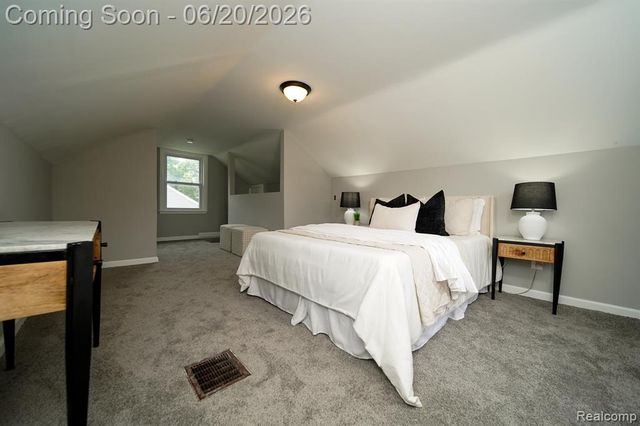19551 Five Points Street, Redford, MI 48240