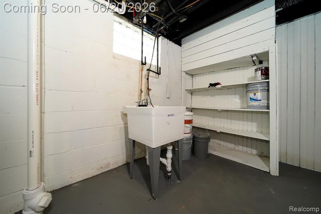 19551 Five Points Street, Redford, MI 48240