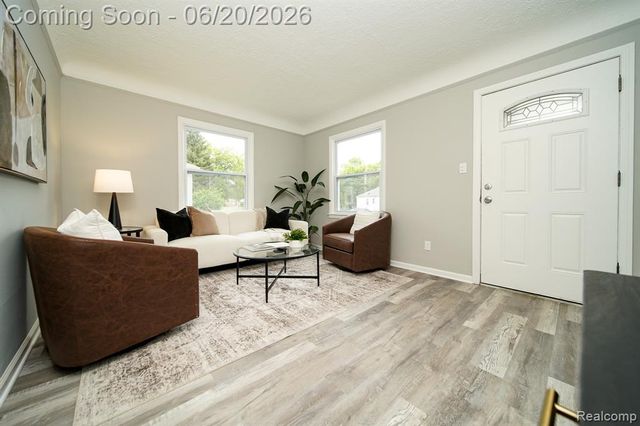 19551 Five Points Street, Redford, MI 48240