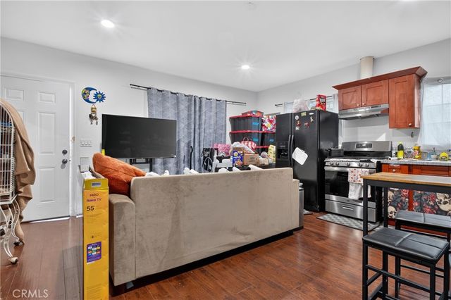 11081 De Garmo, Pacoima, CA 91331