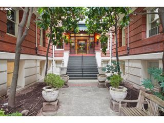 2083 Nw JOHNSON St 21, Portland, OR 97209