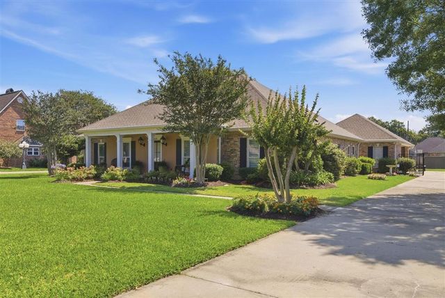 4013 BARBE WOODS Drive, Lake Charles, LA 70605