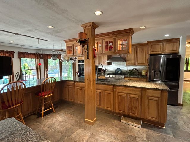 9 Oak Ridge Road, Kensington, NH 03833
