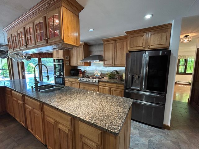 9 Oak Ridge Road, Kensington, NH 03833